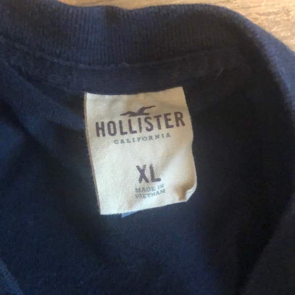 Black Hollister T-shirt - Picture 3 of 3